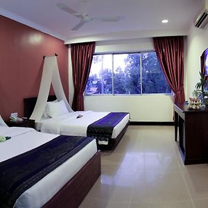 Family Queen Room